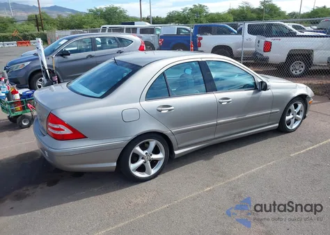 2005 Mercedes-Benz C 230 Kompressor Sport из США, поврежденный, VIN WDBRF40J95F691358